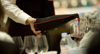10 consejos para elegir vino en el restaurante según la OCU